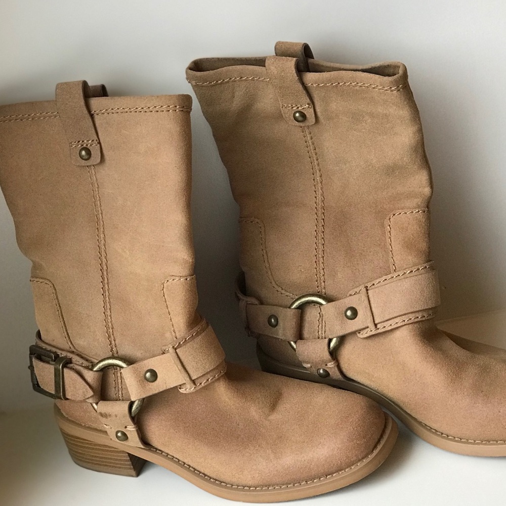 Jessica Simpson tan boots